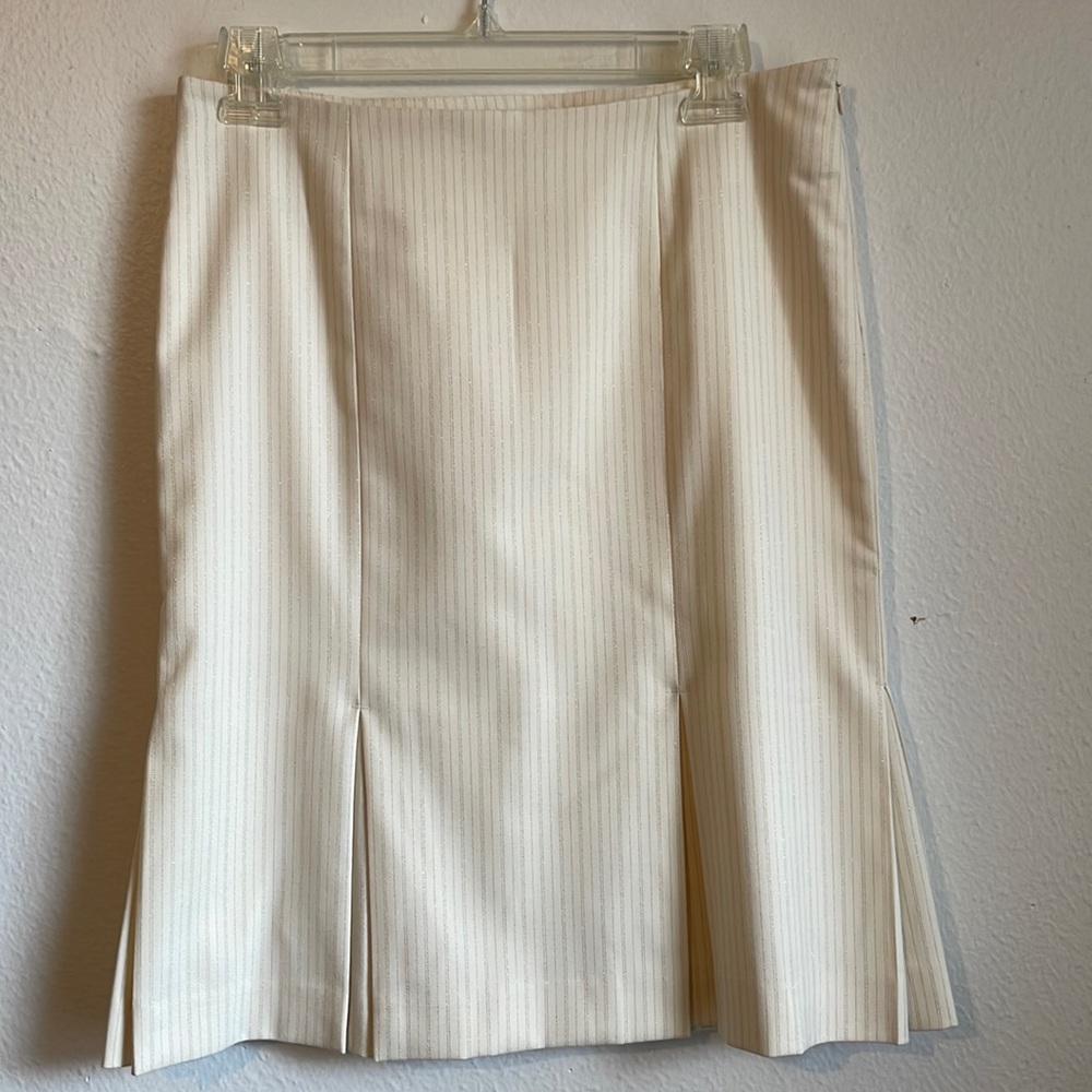 Bebe Cream and Gold Pinstripe Pleated Skirt Size 4